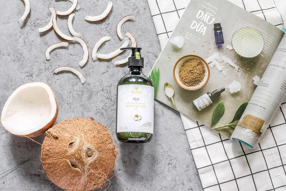 shampoo, flatlay, coconut, grapefruit, hair, hair care, hair loss, loss, background fabric, striped, the square, book, coconut oil, oil discharge, shampoo, sham