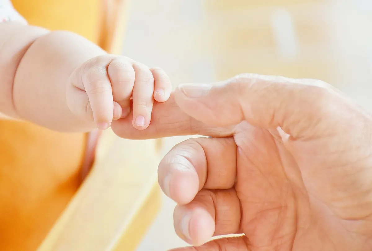 baby, hands, fingers, infant, child, father, parent, parenthood, fatherhood, newborn baby, touch, hold, holding, connection, relationship, fathers day, baby, ba